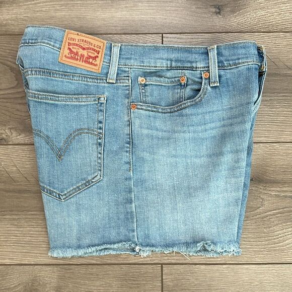 Levi’s High Rise Stretch Blue Jean Shorts Size‎ 31 - Picture 2 of 9